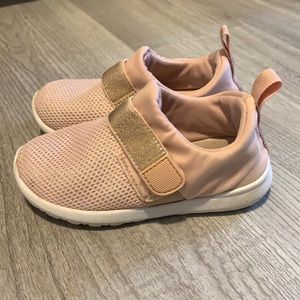 Cat & Jack girls slip on pink water shoes size 7